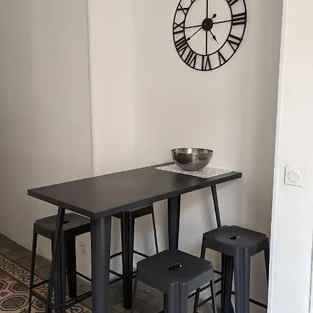 De Standing Hyper Centre شقة